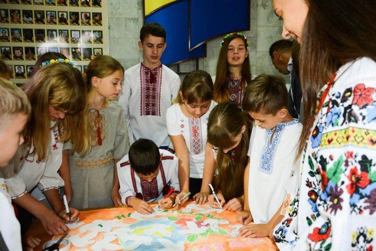 Діти учасників АТО з Тернопільщини вирушили у Литву з голубами миру (ФОТО)