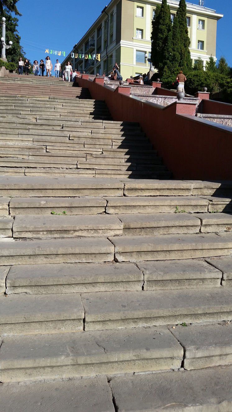 Тернопіль: сходи «в минуле» біля фонтану «Сльози Гронського» (ФОТО)