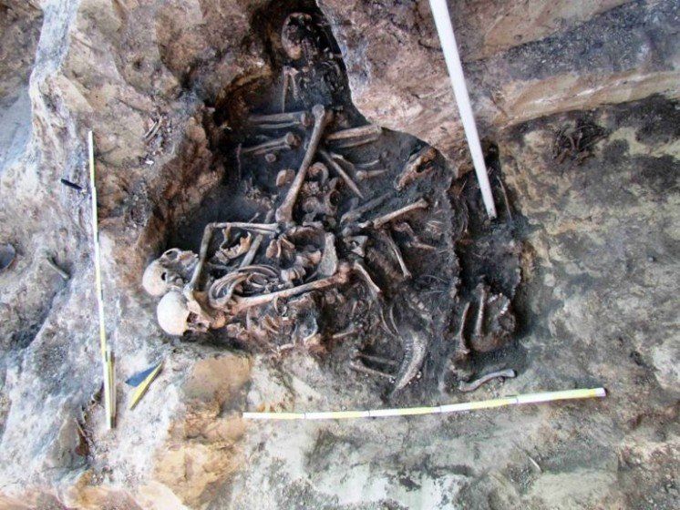 Біля Збаража чоловік на своєму подвір’ї розкопав давньоруське поховання (ФОТО)