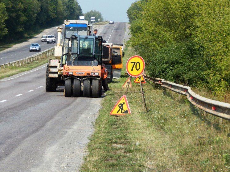 Шляховики Тернопільщини за минулий тиждень відремонтували чимало доріг (ФОТО)