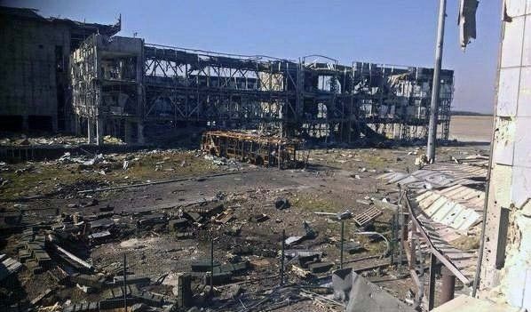 “Русскій мір” розтягує Донецький аеропорт на металобрухт