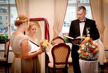 Естонка одружилася… сама на собі (ФОТО)