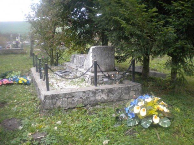 Вандали у Польщі зруйнували пам’ятник воїнам УПА (ФОТО)
