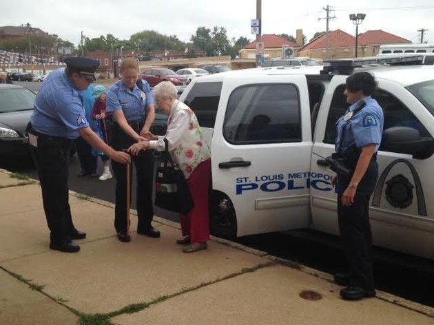 У США поліція затримала 102-річну бабусю за її власним бажанням