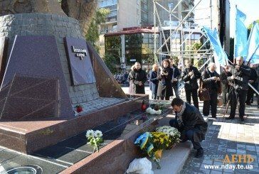 У Тернополі урочисто відкрили пам’ятник Героям Небесної сотні (ФОТОРЕПОРТАЖ)