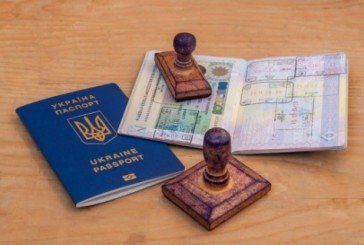 Скільки країн може відвідати українець без візи?