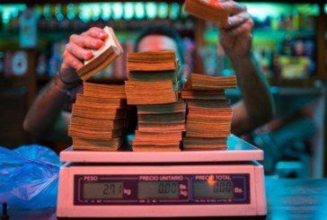 У Венесуелі гроші рахують на вагу