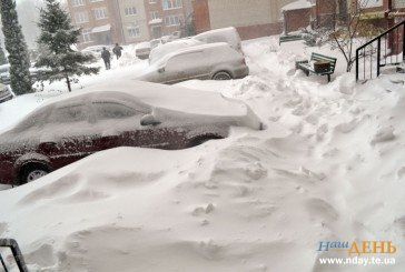 Із Тернополя під час аномального снігопаду вивезли 750 машин снігу