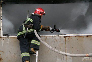 У Тернополі гасили пожежу на приватному підприємстві (ФОТО, ВІДЕО)
