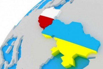 Поліція Варшави детально вивчає інцидент зі спаленням українського прапора