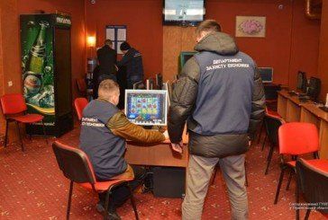 Тернопільські поліцейські викрили підпільні гральні заклади, які маскувались під Інтернет-кафе (ФОТО)