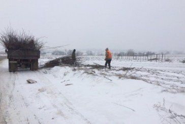 На дорогах Тернопільщини встановлюють снігозахист
