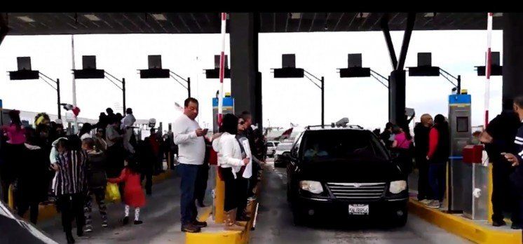 У Мексиці протестуючі захопили пункт пропуску на кордоні з США: прикордонникам довелося покинути свої пости
