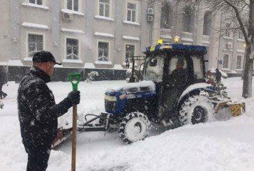 У Тернополі на основних маршрутах працює 27 одиниць снігоочисної техніки