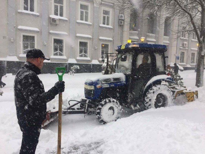 Хто має прибирати сніг у Тернополі?