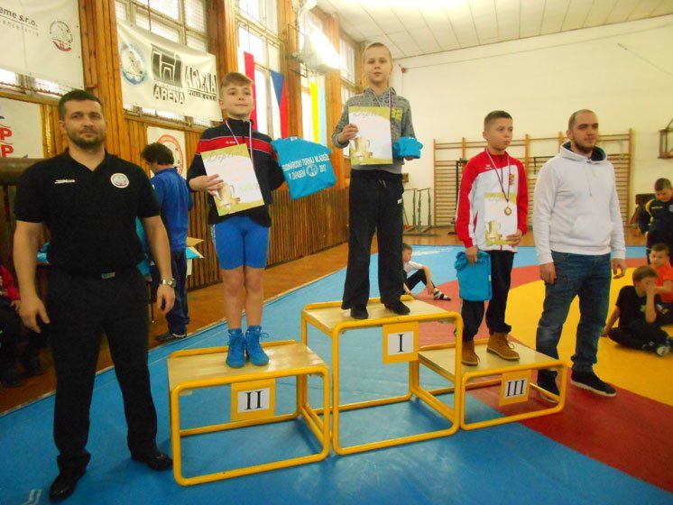 Юні тернополяни стали переможцями міжнародного турніру з вільної боротьби у Братиславі (ФОТО)
