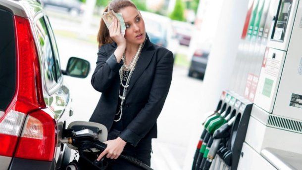 Бензин різко здорожчає: коли і на скільки?