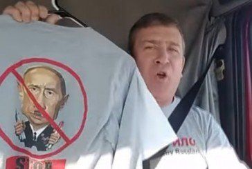 Далекобійник зі США заспівав саркастичну пісню про катастрофу літака Росії