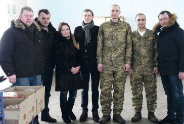 Представники «БПП «Солідарність» з Тернопільщини завітали з гостинцями до бійців 44-ї бригади (ФОТО)