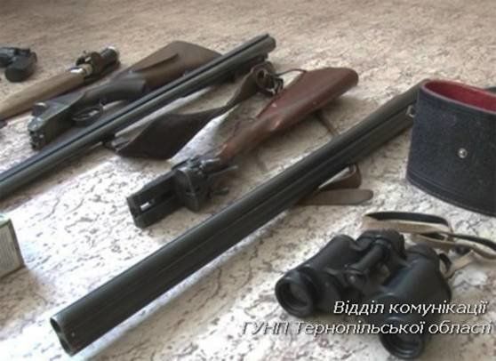 У двох жителів Бучаччини вилучили незаконну зброю (ФОТО) 