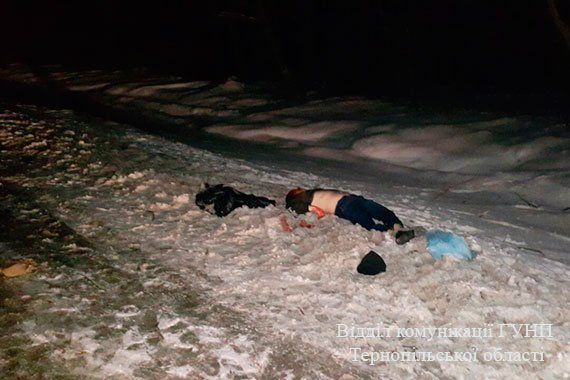 На Тернопільщині під колесами авто загинув чоловік (ФОТО 18+)