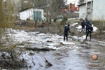 На Тернопільщині через різке танення снігу і криги почалися підтоплення (ФОТОРЕПОРТАЖ)