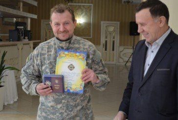 Чотирнадцять збаражан із батальйону «Тернопіль» відзначили «Хрестом Слави» (ФОТО)