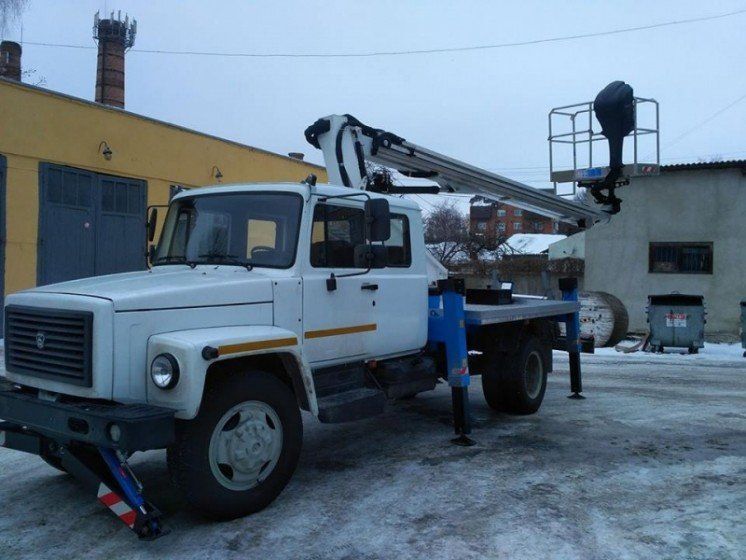 КП «Тернопільміськсвітло» придбало новий автомобіль для висотних робіт (ФОТО)