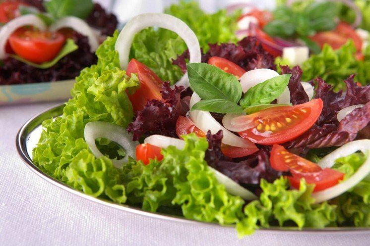 Смачні і корисні салати у свята і на щодень