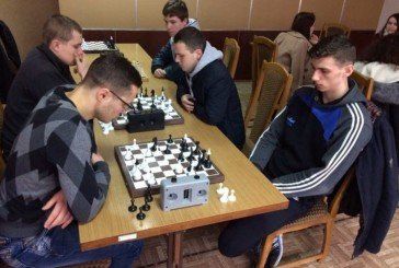 У Тернопільському національному економічному університеті відбувся Кубок виклику з шахів між студентами та викладачами (ФОТО)