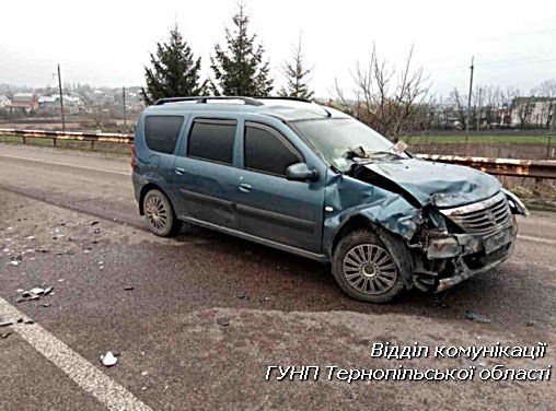 П’яний житель Бережанщини протаранив поліцейське авто (ФОТО)