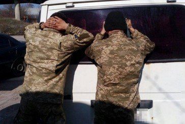 Трьох військовослужбовців затримано в Тернополі за торгівлю краденим пальним, - СБУ. ФОТОрепортаж