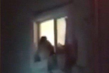 Драматичне відео: пожежний зумів зловити жінку, яка випала з вікна