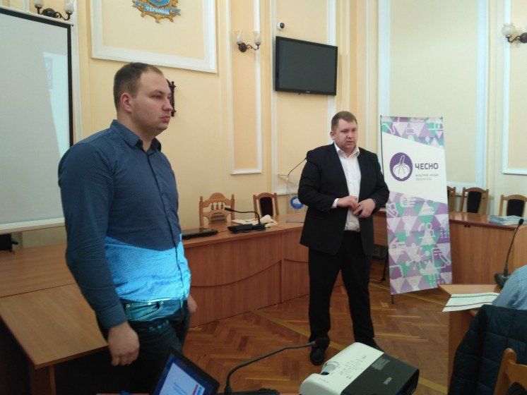 У Тернополі активісти руху ЧЕСНО  провели тренінги для місцевих депутатів (ФОТО)