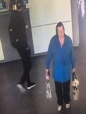 Упізнайте жінку, яка поцупила на тернопільському автовокзалі дві сумки (ФОТО)