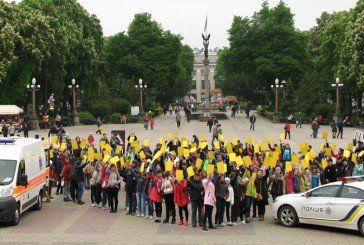 У Тернополі відбувся Всеукраїнський флешмоб «Україна за безпеку дорожнього руху» (ФОТОРЕПОРТАЖ)