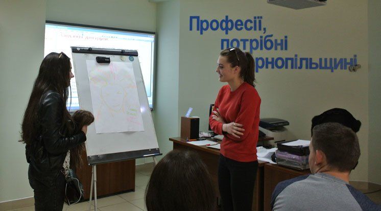 Студенти Тернопільського кооперативного торговельно-економічного коледжу дізналися з чого починається бізнес (ФОТО)