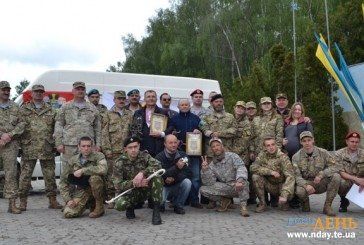 Тернопільські козаки-волонтери отримали подарунок - автомобіль (ФОТО)