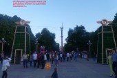 У Тернополі символ пивної залежності встановили поруч із символом української незалежності, а біотуалети – біля пам'ятника великому Кобзарю