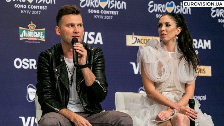 Естонський конкурсант прибув на Євробачення в Україну із сином, якому лише два тижні (ФОТО)