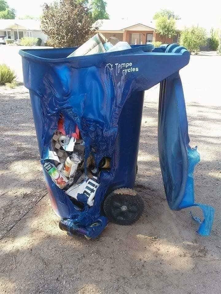 В Арізоні від спеки плавляться сміттєві баки