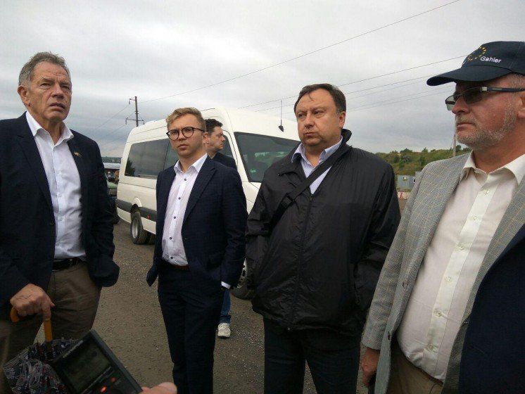 Ця війна – справжня: євродепутати відвідали Волноваху