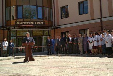 Петро Порушенко виступає перед тернопільськими лікарями (ФОТО)