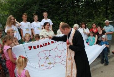 На Тернопільщині створюють вишиту карту України (ФОТО)
