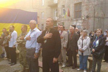 Тернополяни відзначають День Незалежності з патріотичною символікою і піснями (ФОТО)