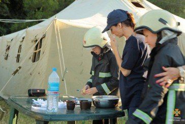 На Бучаччині, у польовому спеціалізованому таборі, відпочивають більше 60 юних рятувальників краю (ФОТОРЕПОРТАЖ)