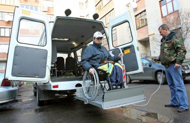 У Тернополі збирають кошти на соціальне таксі для людей з особливими потребами