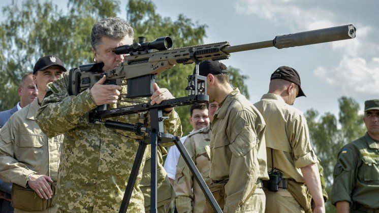 Президент Порошенко сам купує зброю і передає її армії (ІНФОРАФІКА)