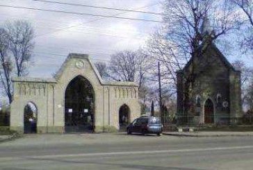 Увага! На Микулинецькому кладовищі Тернополя завелися вандали, які обкрадають могили