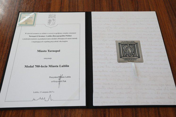 Тернопіль отримав медаль від польського міста Люблін (ФОТО)